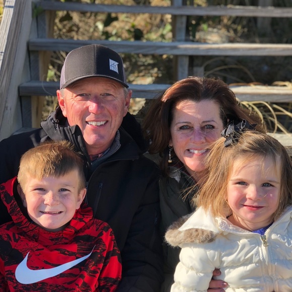 Meet your Posher, Lisa - Picture 1 of 1